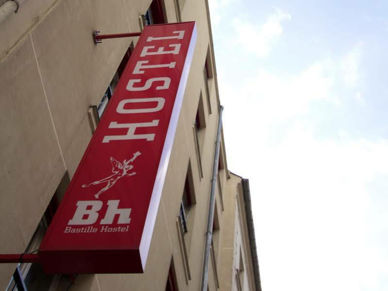 Bastille Hostel *